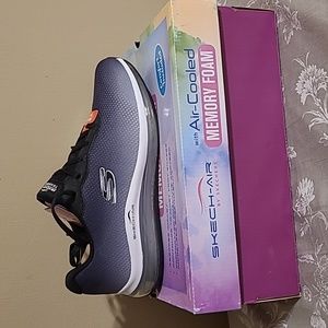 NIB Skechers Skech-Air Element 2.0 size 10 Wide